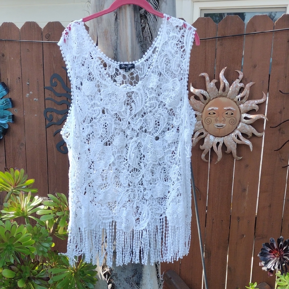 White Crochet Tank Top With Fringe